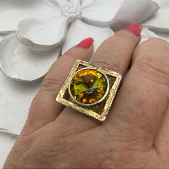 Green Amber Rivoli Crystal Ring Size 7.5 - Picture 2 of 11